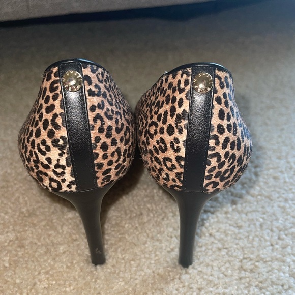 Women’s Michael Kors leopard heels - Picture 4 of 5